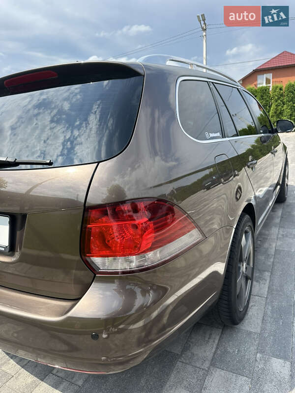 Універсал Volkswagen Golf 2011 в Луцьку