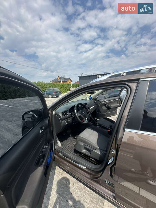 Універсал Volkswagen Golf 2011 в Луцьку