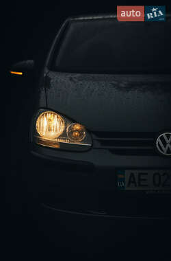 Хетчбек Volkswagen Golf 2004 в Кривому Розі