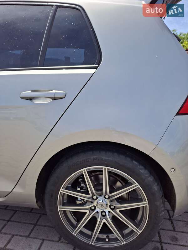 Хэтчбек Volkswagen Golf 2012 в Тячеве