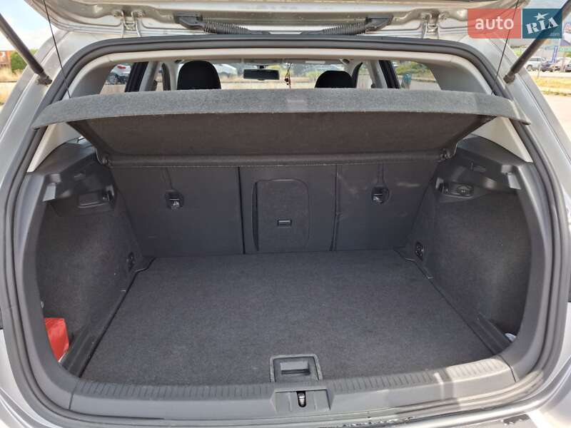 Хэтчбек Volkswagen Golf 2012 в Тячеве