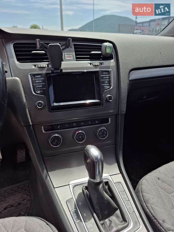 Хэтчбек Volkswagen Golf 2012 в Тячеве