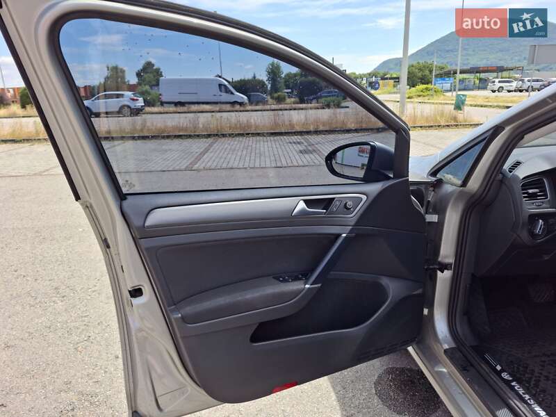 Хэтчбек Volkswagen Golf 2012 в Тячеве