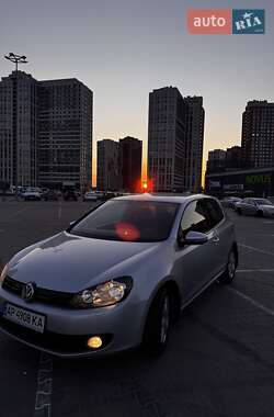 Хетчбек Volkswagen Golf 2010 в Києві