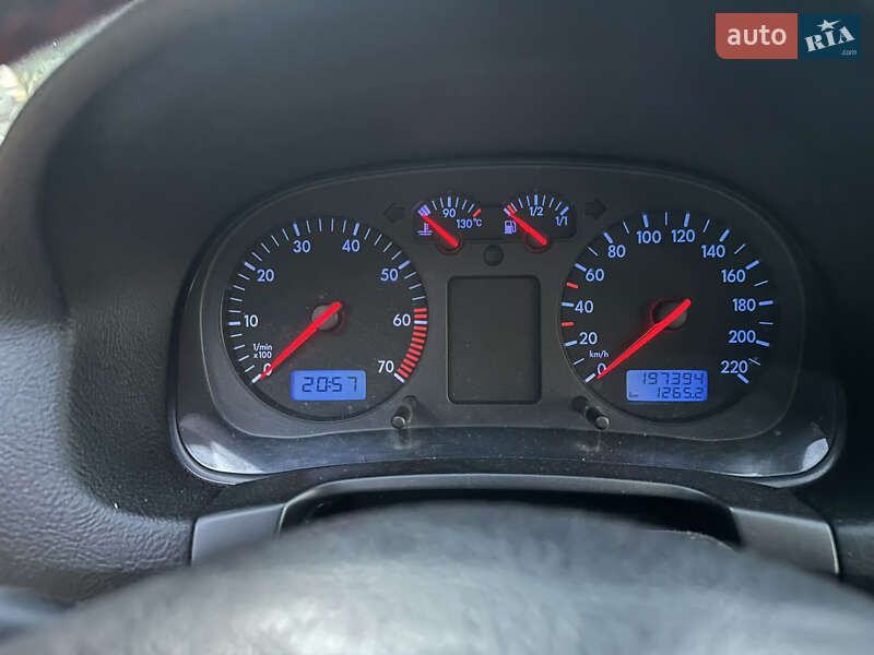 Хетчбек Volkswagen Golf 2003 в Львові