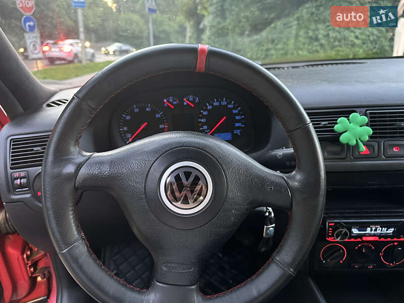 Хетчбек Volkswagen Golf 2003 в Львові