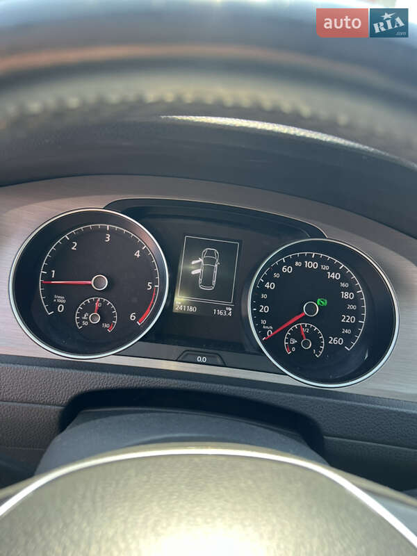 Універсал Volkswagen Golf 2015 в Чернівцях