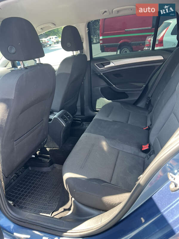 Універсал Volkswagen Golf 2015 в Чернівцях