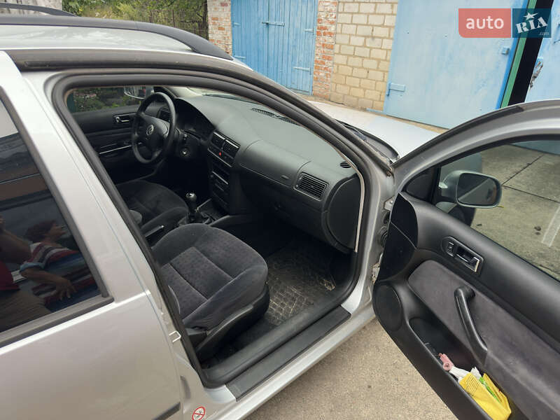 Універсал Volkswagen Golf 2002 в Бердичеві