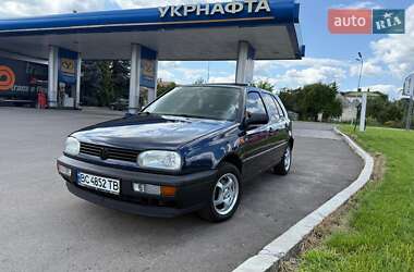 Хетчбек Volkswagen Golf 1994 в Городку