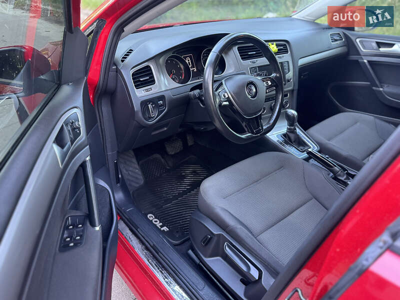 Хетчбек Volkswagen Golf 2016 в Харкові