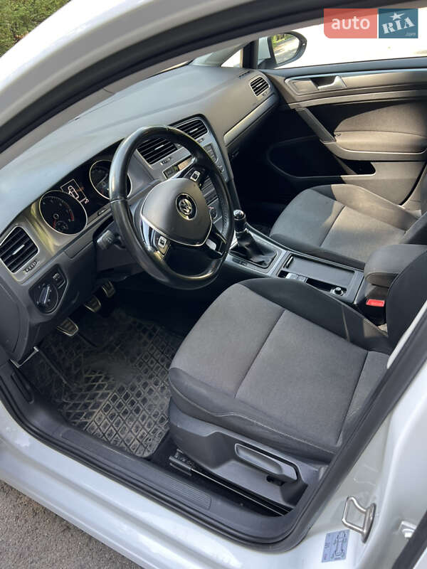 Хэтчбек Volkswagen Golf 2014 в Тернополе