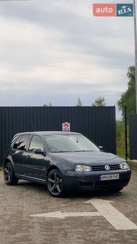 Хетчбек Volkswagen Golf 2003 в Коростені