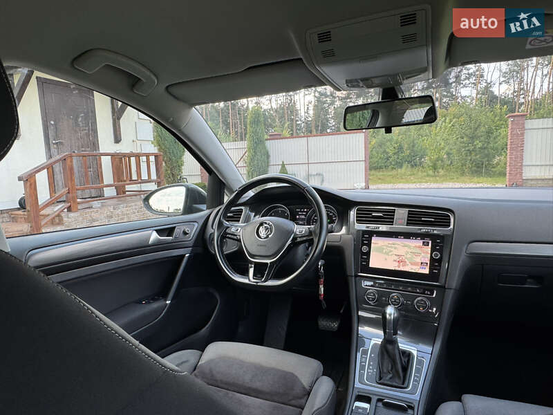 Універсал Volkswagen Golf 2018 в Києві