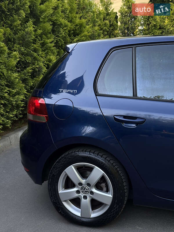 Хетчбек Volkswagen Golf 2010 в Ужгороді