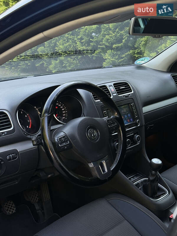 Хетчбек Volkswagen Golf 2010 в Ужгороді