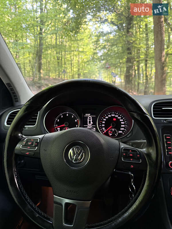 Хетчбек Volkswagen Golf 2010 в Ужгороді