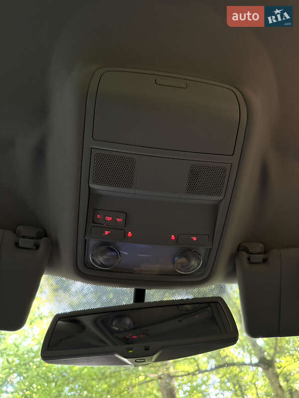 Хетчбек Volkswagen Golf 2010 в Ужгороді