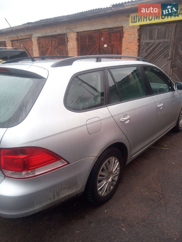 Універсал Volkswagen Golf 2009 в Житомирі