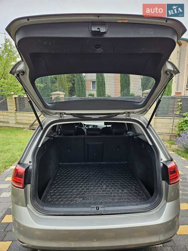 Універсал Volkswagen Golf 2015 в Івано-Франківську