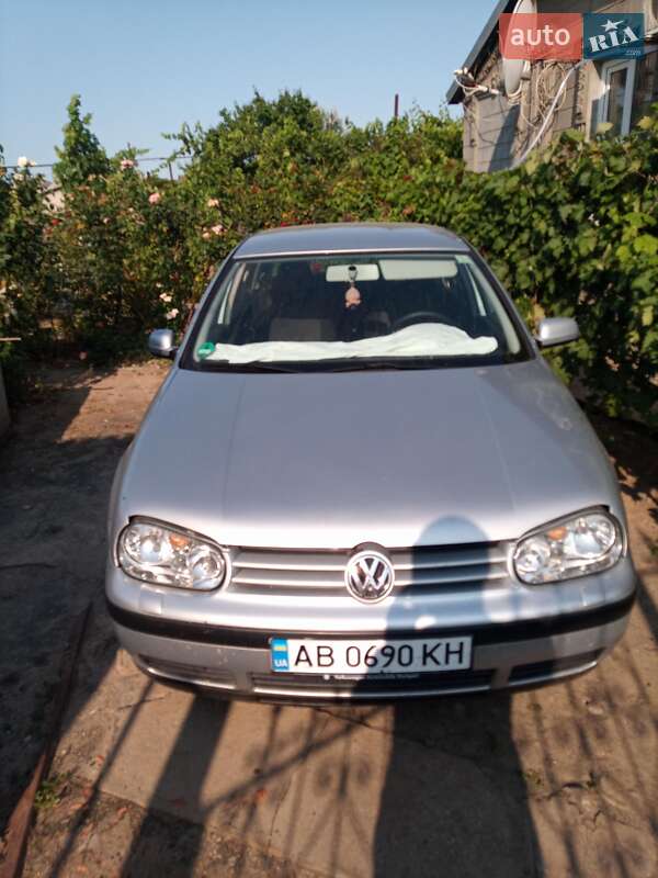 Хэтчбек Volkswagen Golf 2001 в Килии