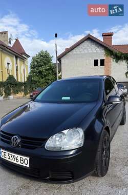 Хетчбек Volkswagen Golf 2005 в Чернівцях