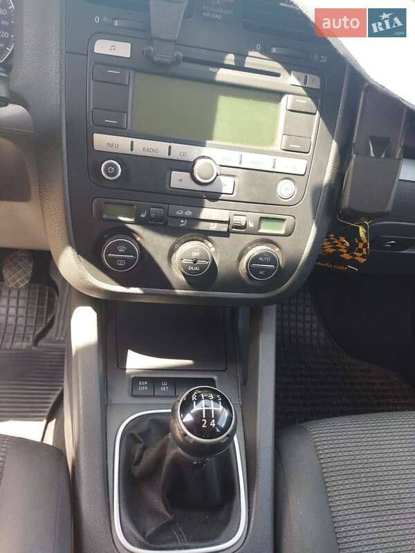 Универсал Volkswagen Golf 2008 в Хусте