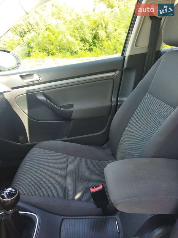 Универсал Volkswagen Golf 2008 в Хусте