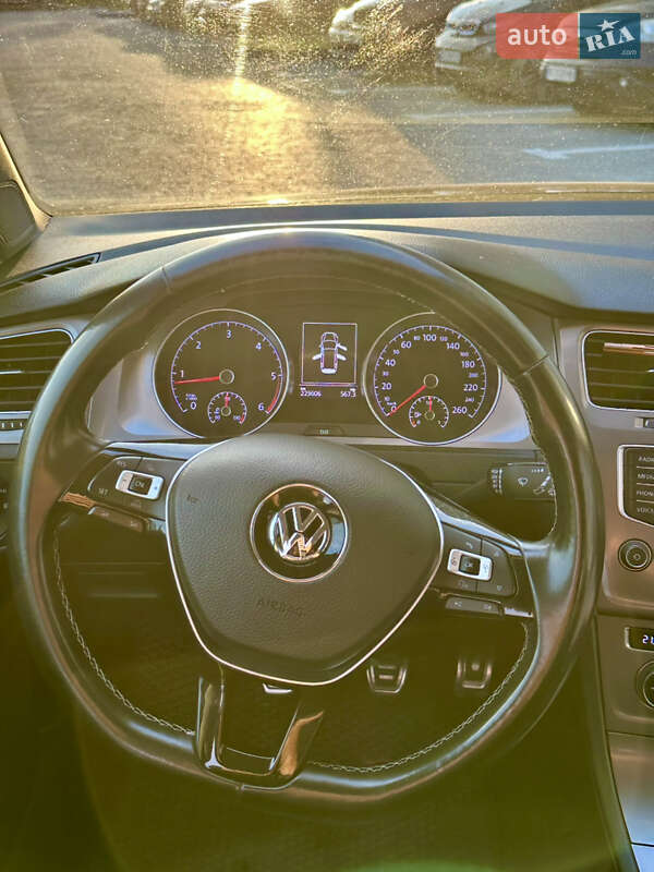 Універсал Volkswagen Golf 2015 в Львові