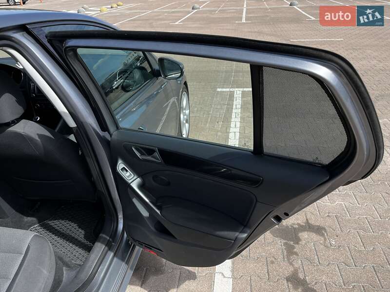 Хэтчбек Volkswagen Golf 2012 в Киеве