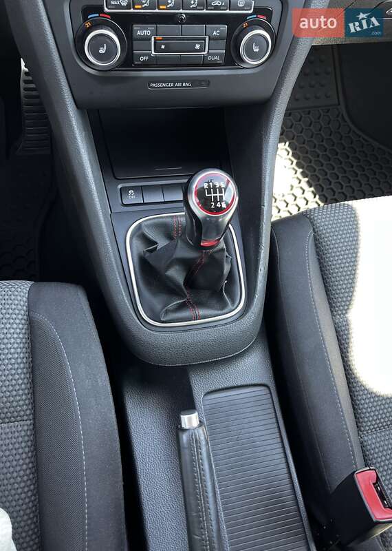 Хэтчбек Volkswagen Golf 2012 в Киеве