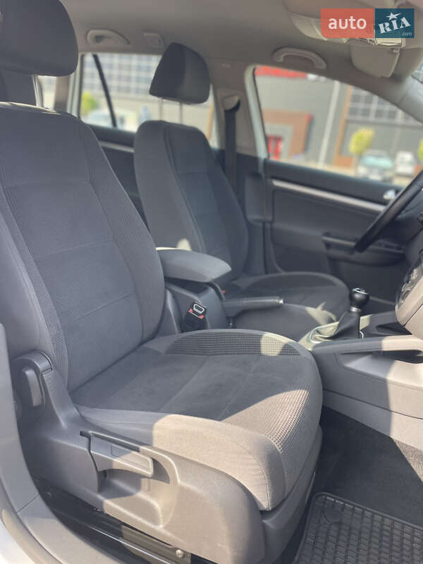 Універсал Volkswagen Golf 2009 в Луцьку