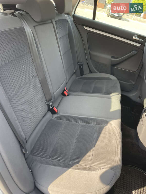 Універсал Volkswagen Golf 2009 в Луцьку