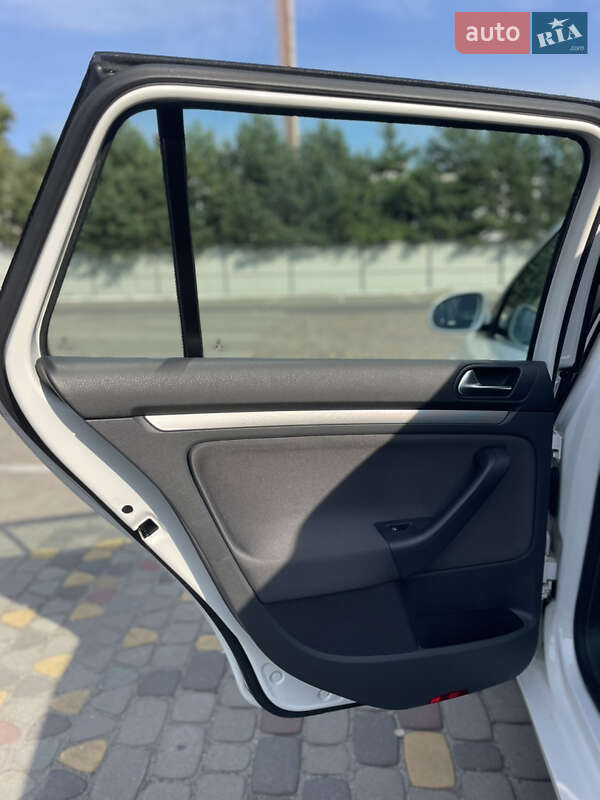 Універсал Volkswagen Golf 2009 в Луцьку