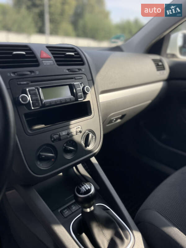 Універсал Volkswagen Golf 2009 в Луцьку