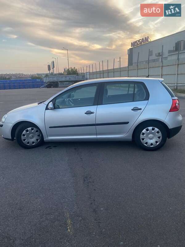 Хетчбек Volkswagen Golf 2005 в Львові