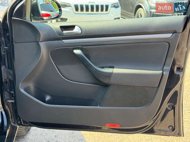 Універсал Volkswagen Golf 2011 в Вінниці