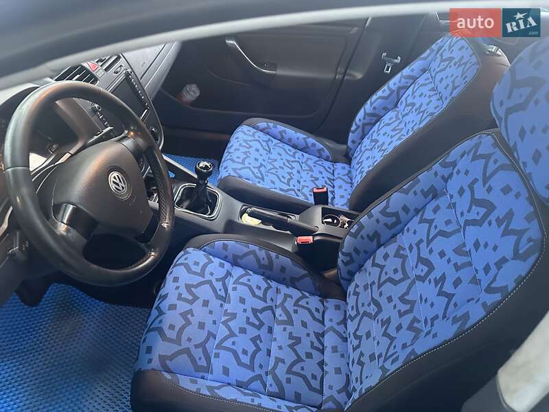 Хетчбек Volkswagen Golf 2005 в Одесі