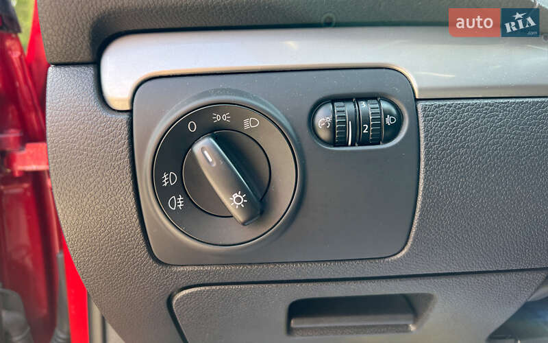 Хэтчбек Volkswagen Golf 2011 в Львове