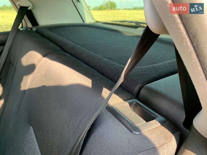 Хетчбек Volkswagen Golf 2003 в Роздільній