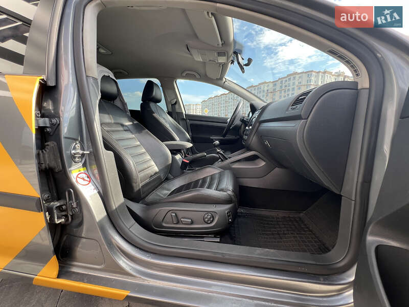 Хетчбек Volkswagen Golf 2007 в Києві