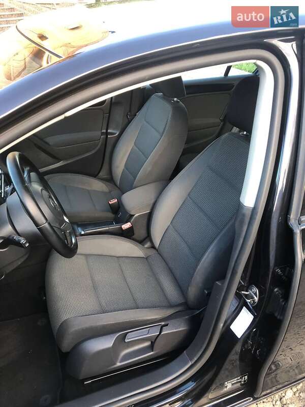 Хэтчбек Volkswagen Golf 2009 в Луцке