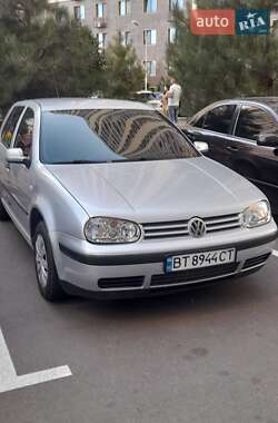 Хэтчбек Volkswagen Golf 2001 в Одессе