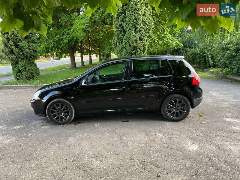 Хетчбек Volkswagen Golf 2005 в Кременці