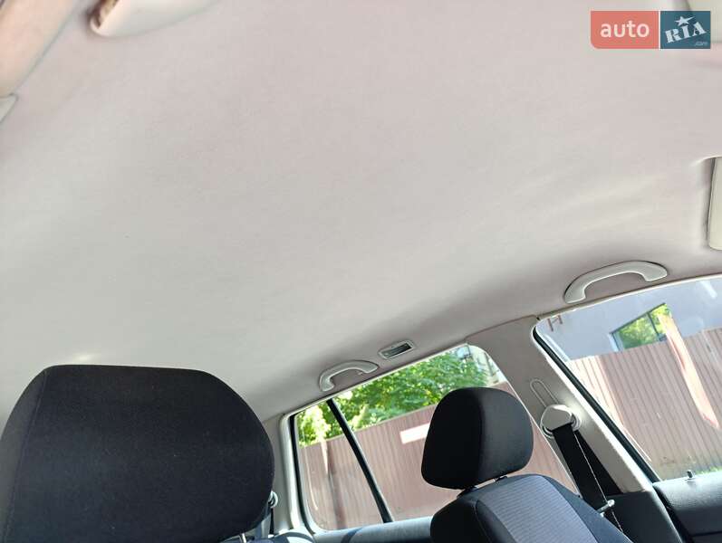 Хетчбек Volkswagen Golf 2001 в Дніпрі