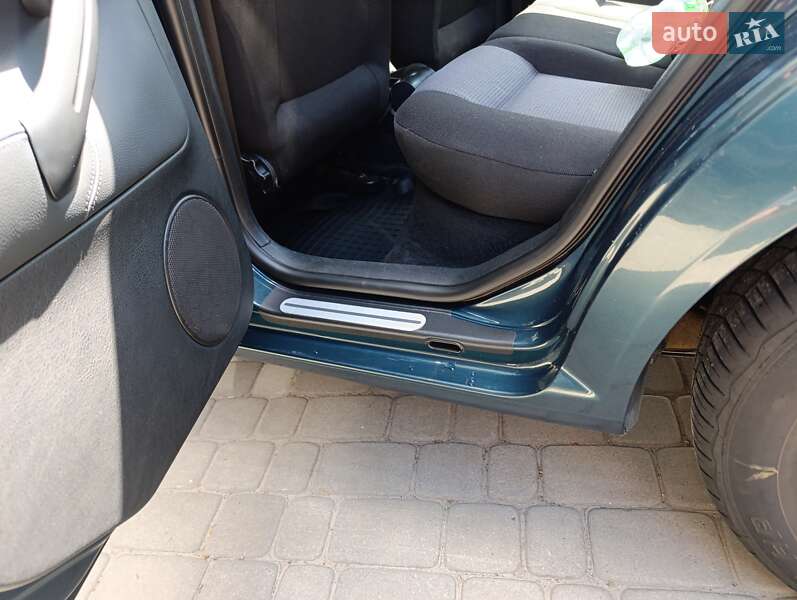 Хетчбек Volkswagen Golf 2001 в Дніпрі