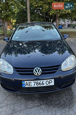 Хэтчбек Volkswagen Golf 2004 в Широком