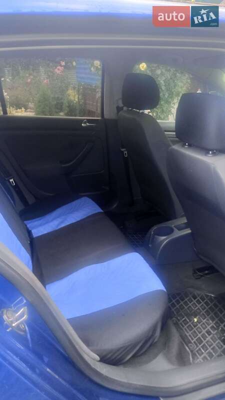 Хетчбек Volkswagen Golf 2005 в Горохові