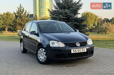 Хетчбек Volkswagen Golf 2005 в Чернівцях
