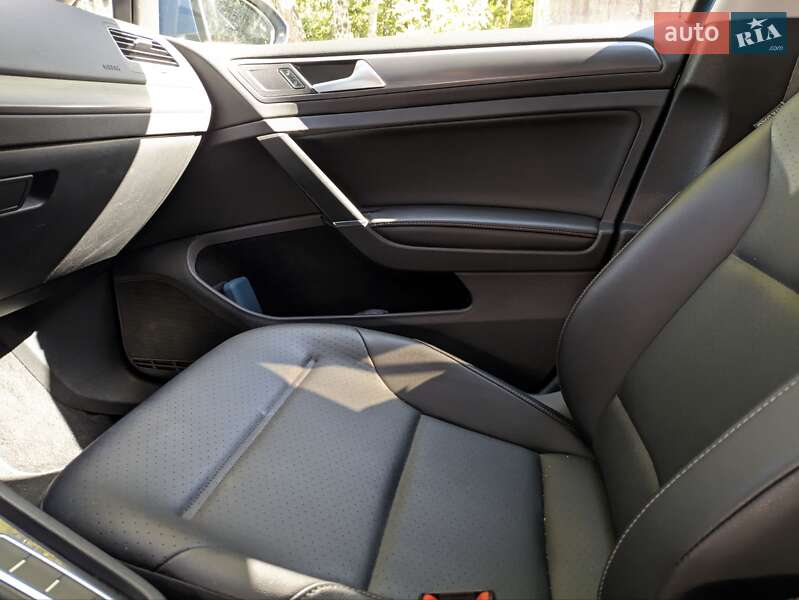 Хетчбек Volkswagen Golf 2018 в Одесі